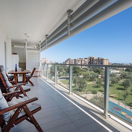 Kind Park - Sleek Apartment With Terrace & Parking Bari Exteriör bild