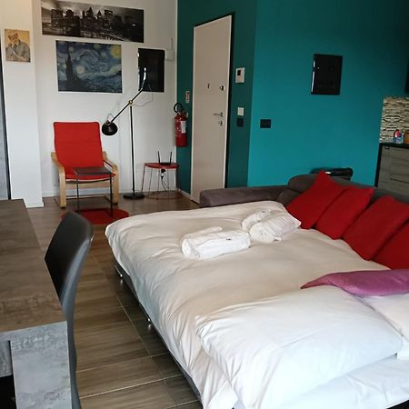 Kind Park - Sleek Apartment With Terrace & Parking Bari Exteriör bild