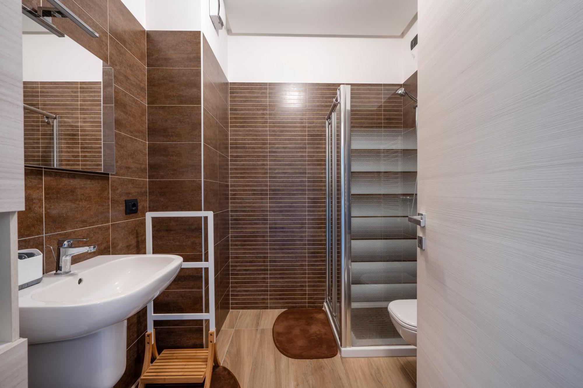 Kind Park - Sleek Apartment With Terrace & Parking Bari Exteriör bild