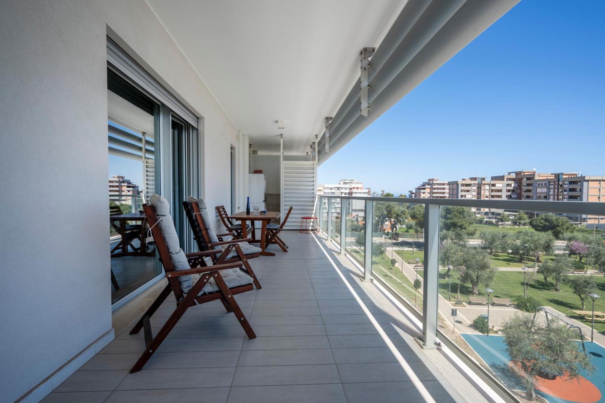 Kind Park - Sleek Apartment With Terrace & Parking Bari Exteriör bild