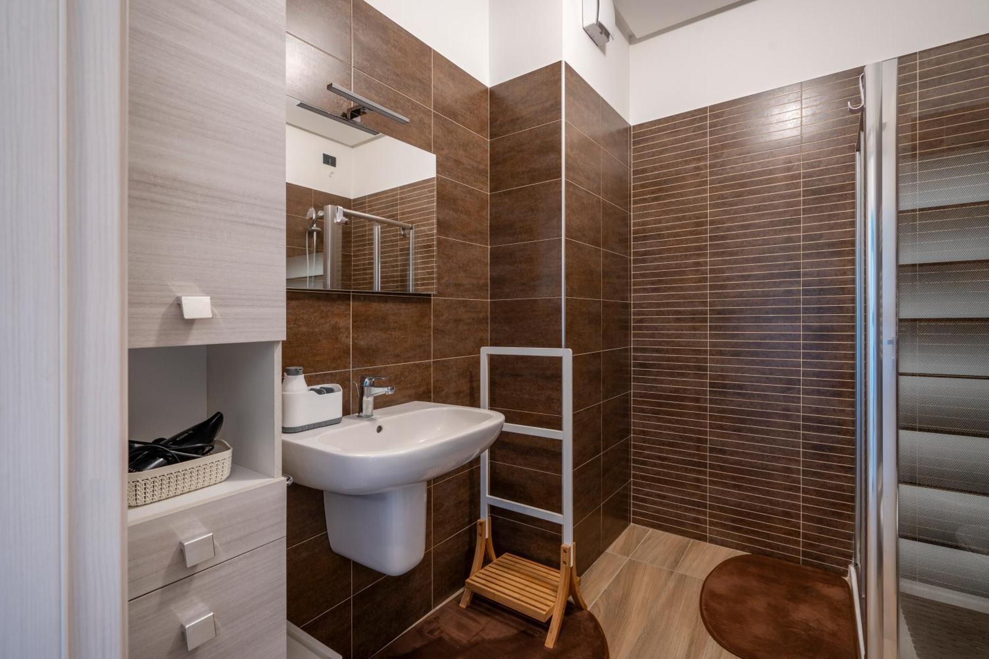 Kind Park - Sleek Apartment With Terrace & Parking Bari Exteriör bild