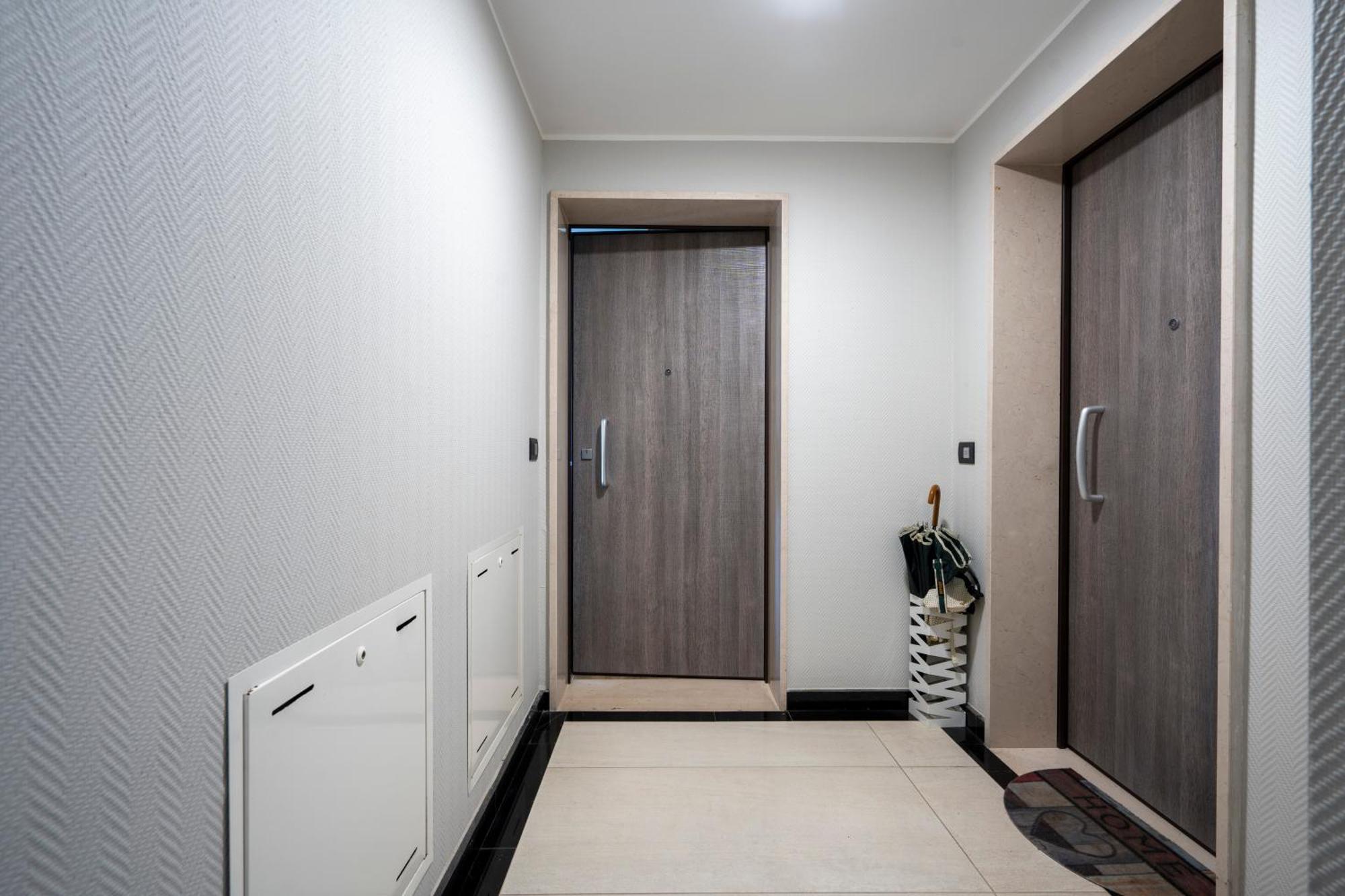 Kind Park - Sleek Apartment With Terrace & Parking Bari Exteriör bild