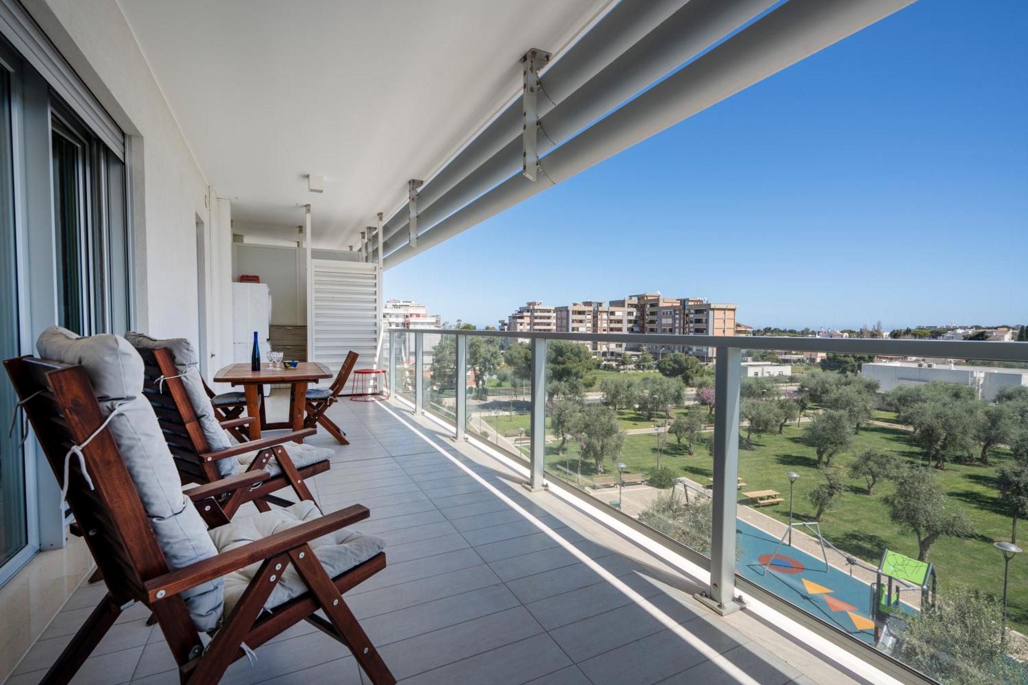 Kind Park - Sleek Apartment With Terrace & Parking Bari Exteriör bild