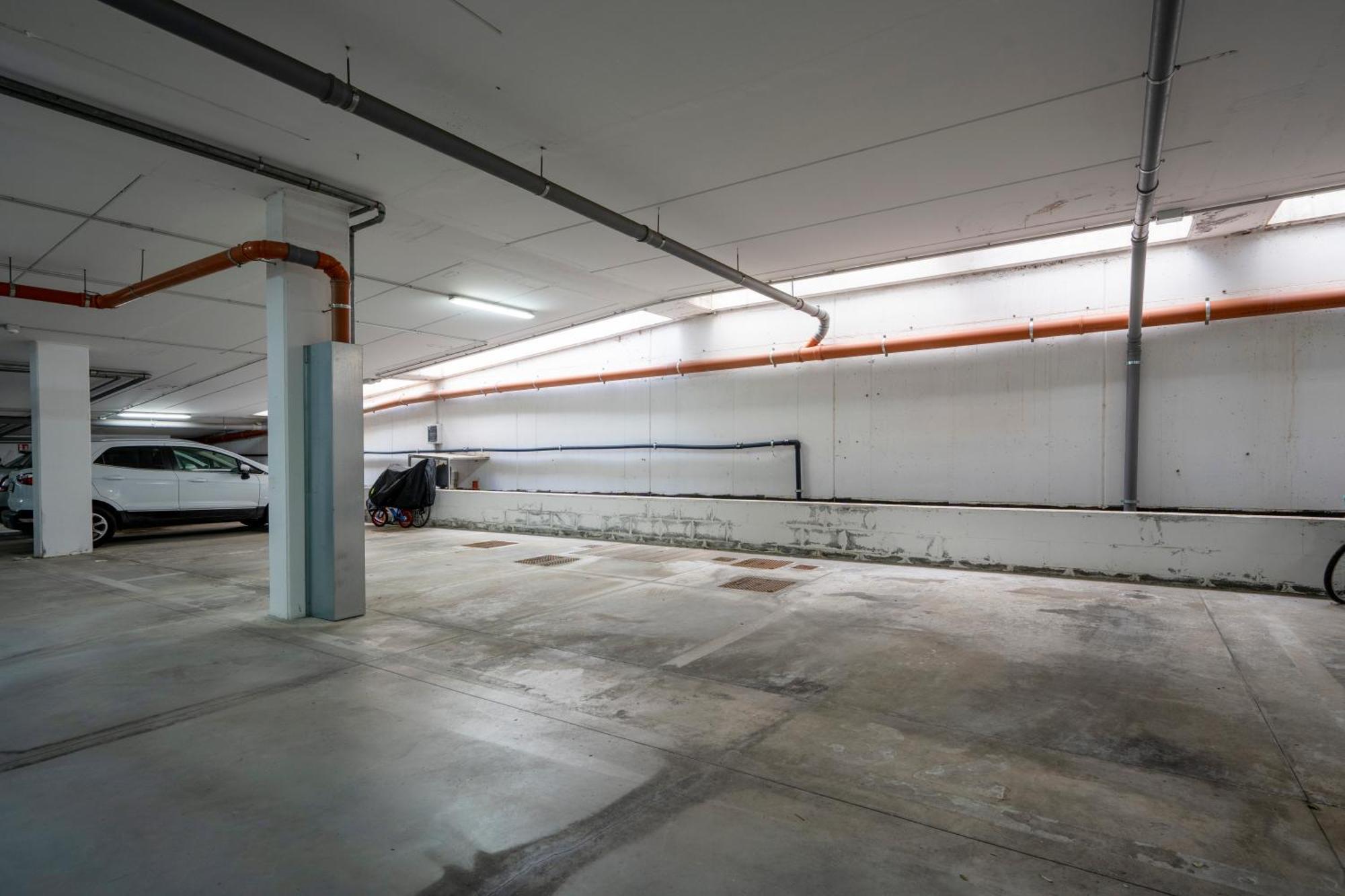 Kind Park - Sleek Apartment With Terrace & Parking Bari Exteriör bild