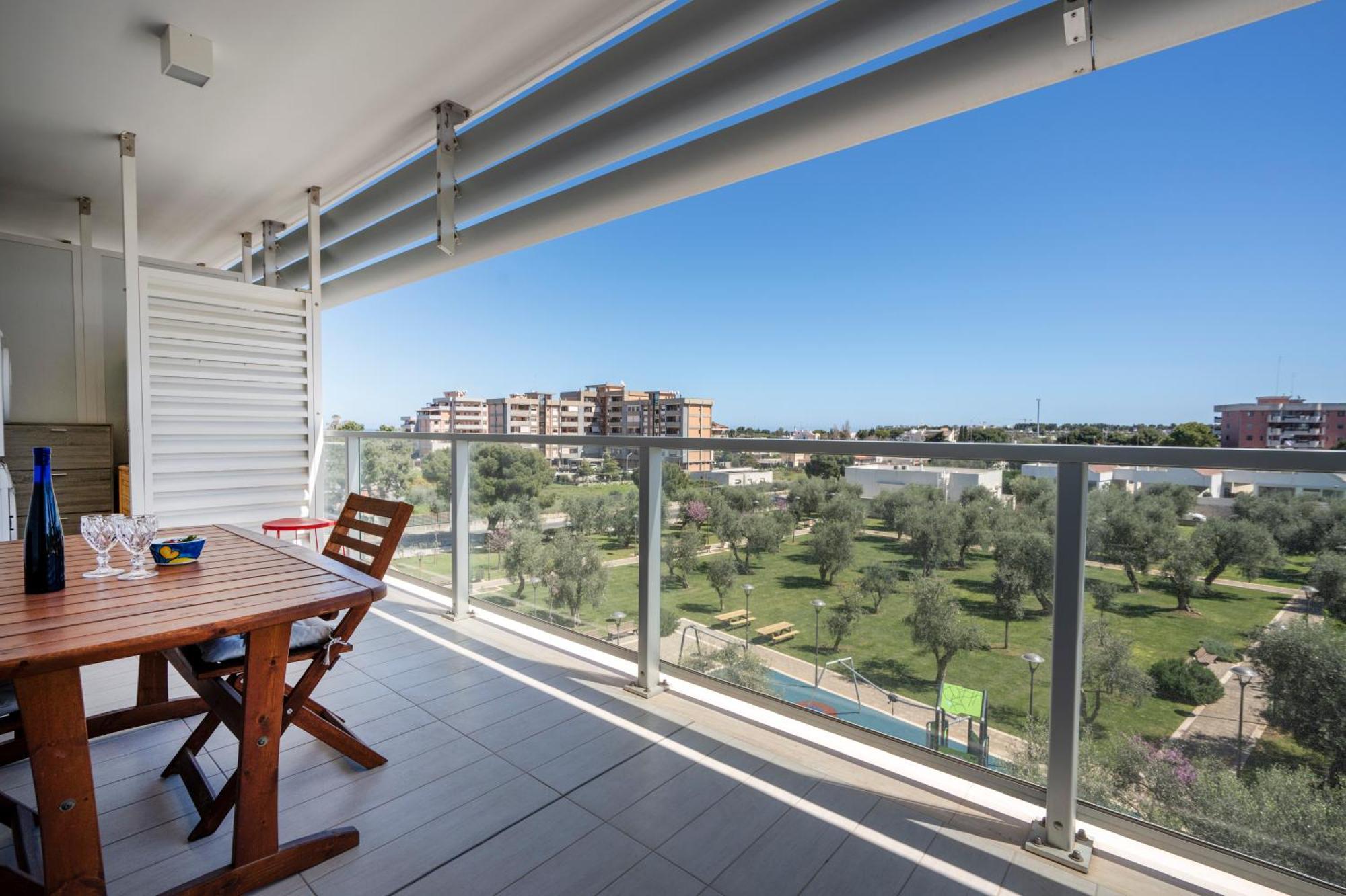 Kind Park - Sleek Apartment With Terrace & Parking Bari Exteriör bild
